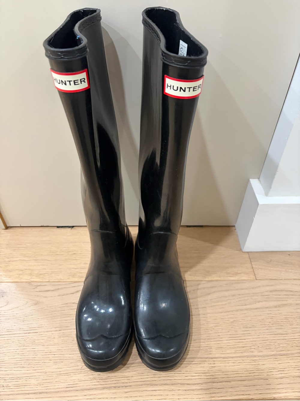 Hunter Women's Tall Gloss Rain Boots in Black-Size US 8/UK 6/EU 39
